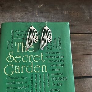 NWT gorgeous long butterfly wing drop earrings in silver.